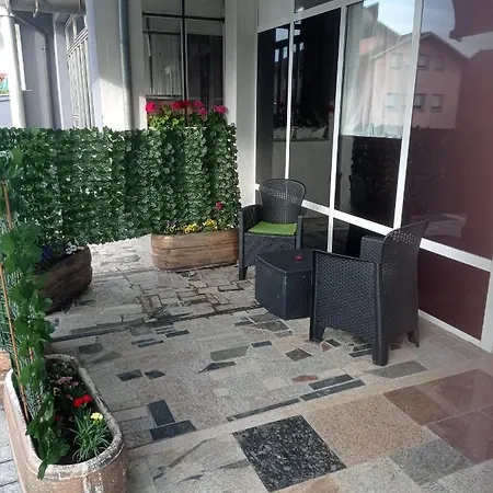 Sokak Apartment *