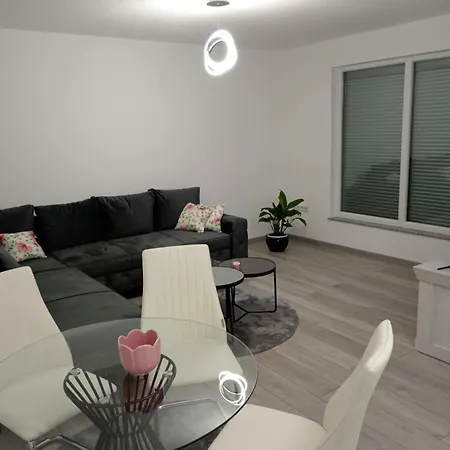 Sokak Apartment *